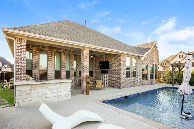 Foto del edificio - COMING SEPTEMBER - Spectacular Mansfield Retreat with Pool & Outdoor Kitchen!