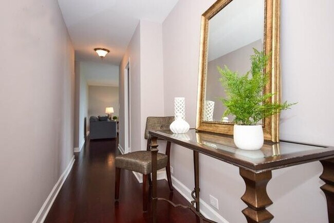 Foto del edificio - 3440 N Lake Shore Dr