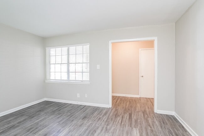 Foto del edificio - 13322 Oak Leaf Ln