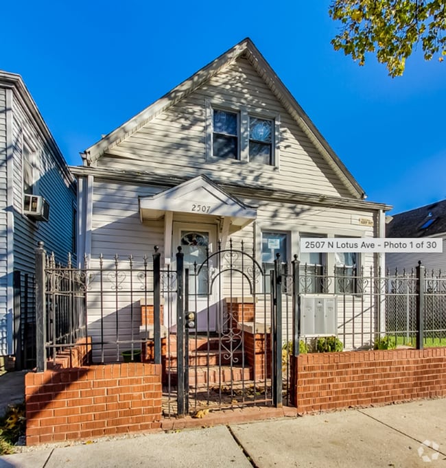 Building Photo - 2507 N Lotus Ave