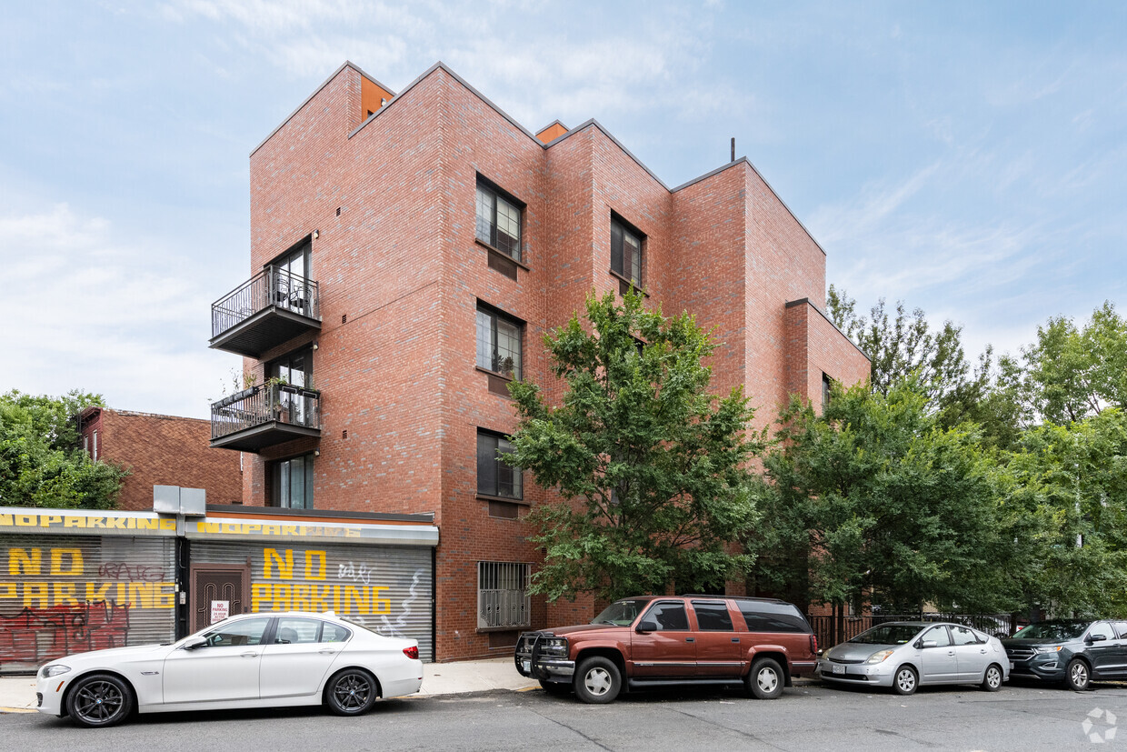 Building Photo - 83 Bushwick Pl