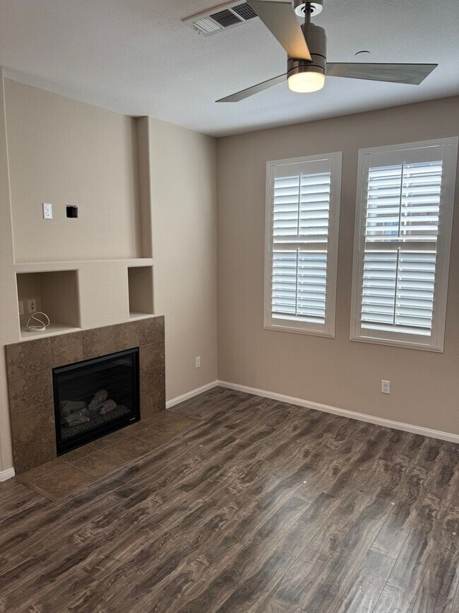 Foto del edificio - Beautiful 2 bed 2.5 bath condo available n...