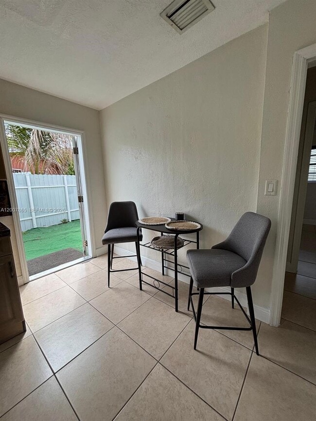 Foto del edificio - 6870 SW 5th Ct
