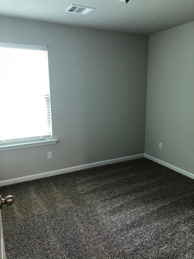 Foto del edificio - 8380 Fairlane Dr