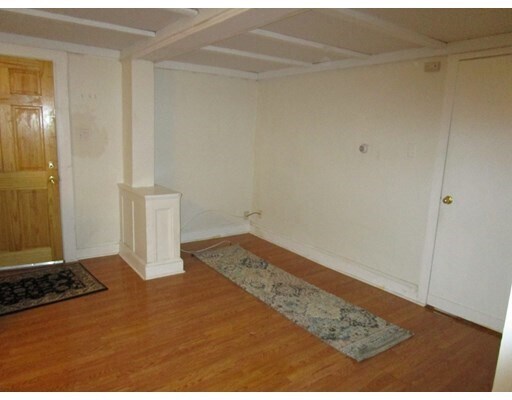 Primary Photo - 216 Irving St