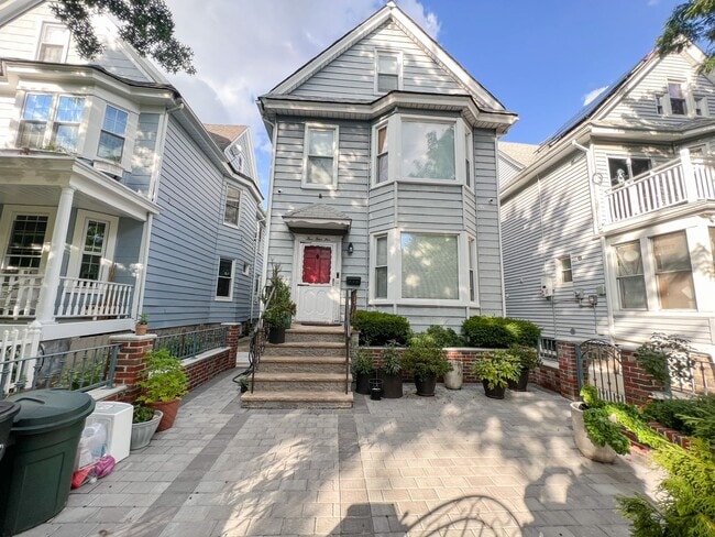 Building Photo - 545 76th St