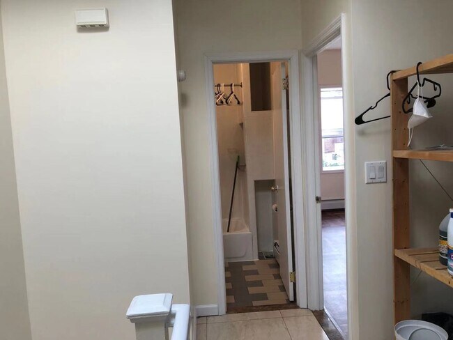 Building Photo - 18 E 19th St