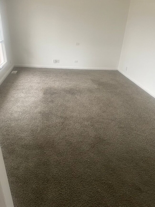 Building Photo - Move-In Ready 3-Bed in Hazelwood