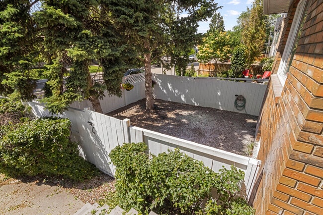 Fenced front yard - 3316 2 St NW