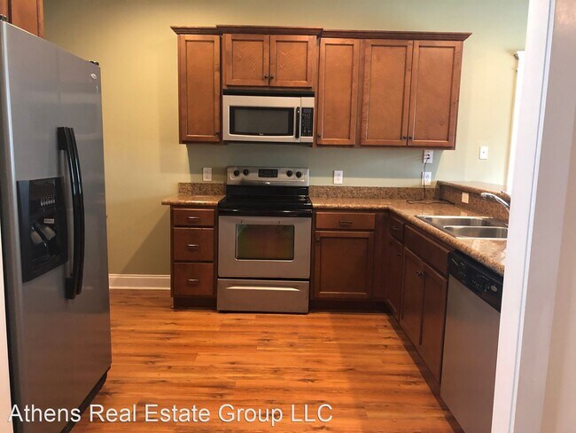 Foto del edificio - 4 br, 4 bath House - 972 MLK Parkway Unit A