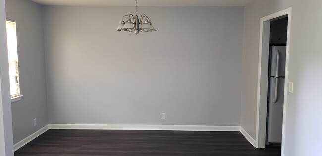 Foto del edificio - 370 Wallace Rd