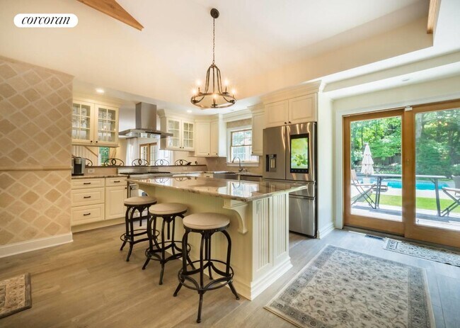 Building Photo - 1532 Noyac Road