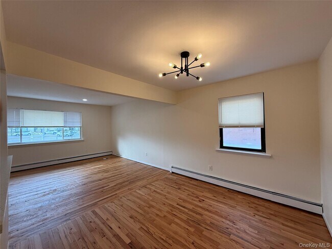 Building Photo - 619 E Park Ave