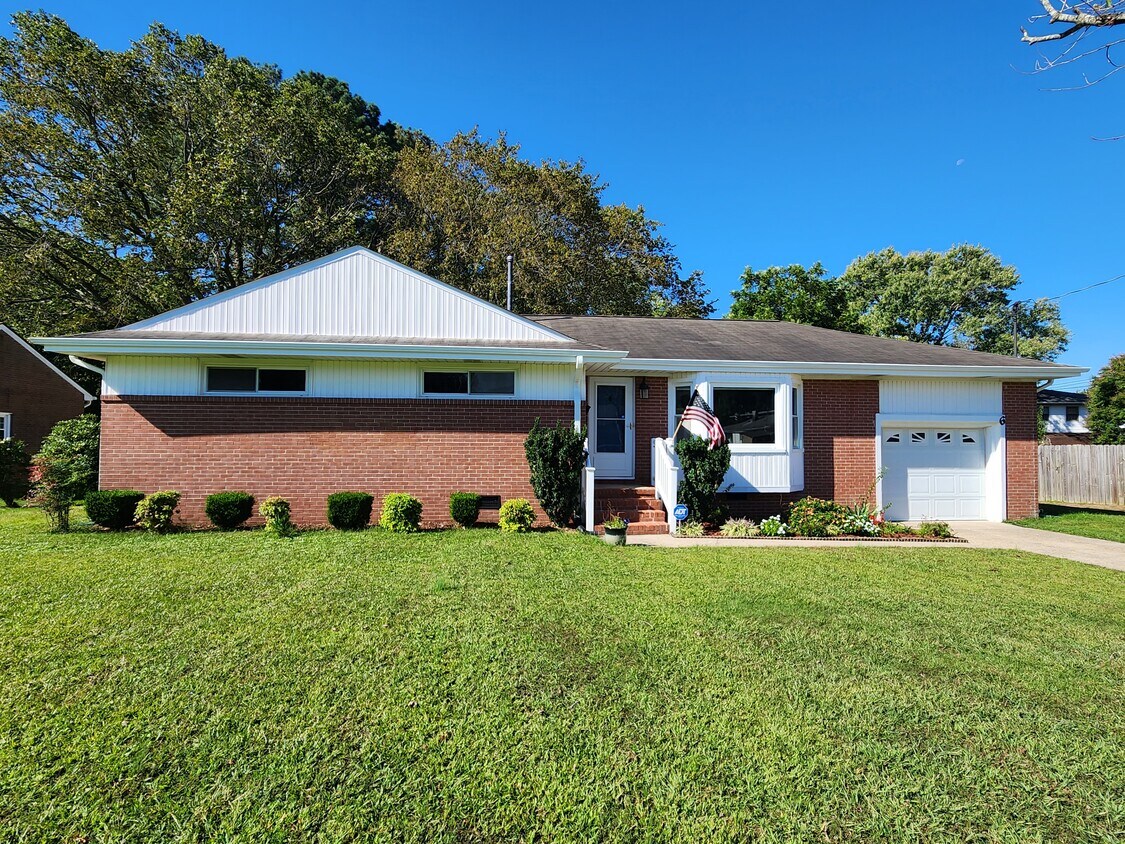 Primary Photo - 6 Lewallen Dr