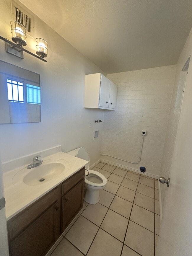 Interior Photo - 2901 East Roosevelt Street