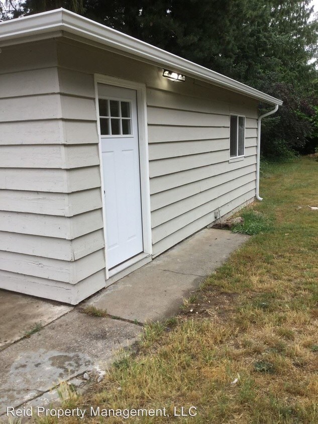 Primary Photo - Studio, 1 bath House - 1334 Ivy Rd unit B