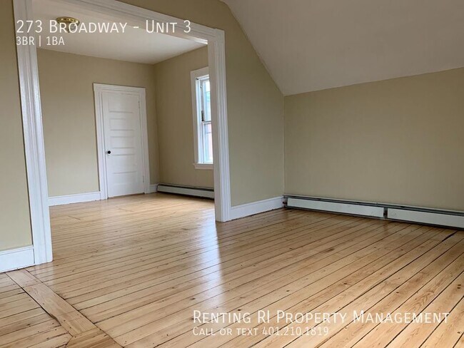 Foto del edificio - Spacious fully redone 3bed/ on Broadway, a...