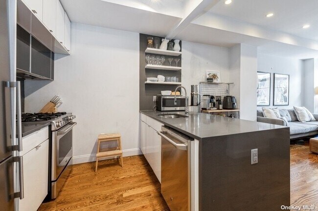 Foto del edificio - 740 Evergreen Ave