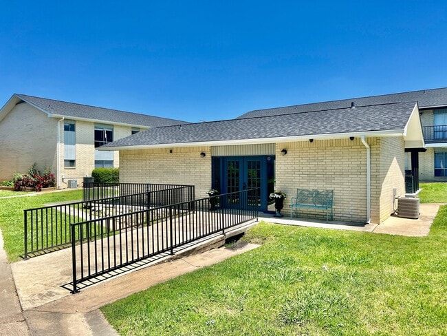 Building Photo - Higdon Ferry Apartments