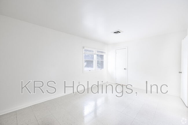 Building Photo - 390 Hercules Ct