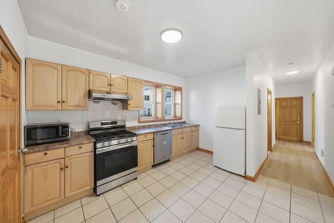 Building Photo - 62 Empire St