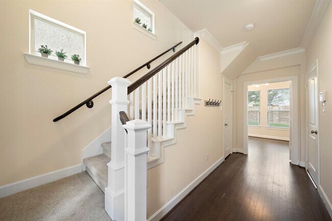 Building Photo - 9910 Spring Shadows Park Cir