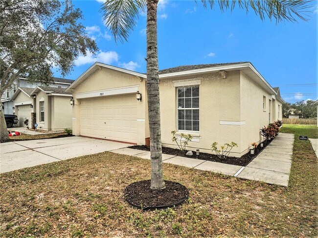 Building Photo - 7833 Carriage Pointe Dr