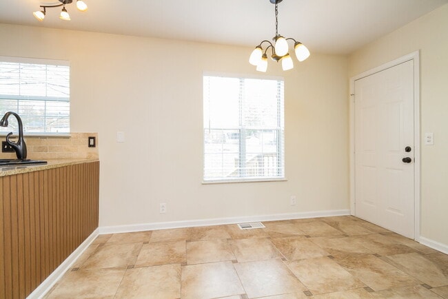 Building Photo - 2813 Louise Russell Dr