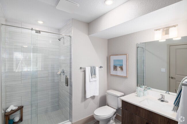 3 habitaciones, 2 baños - 1100 pies cuadrados - Baño principal - Azalea Park