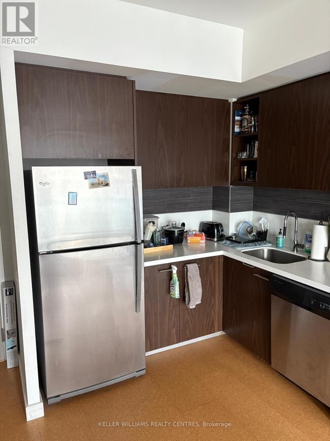 Building Photo - 390 Cherry St