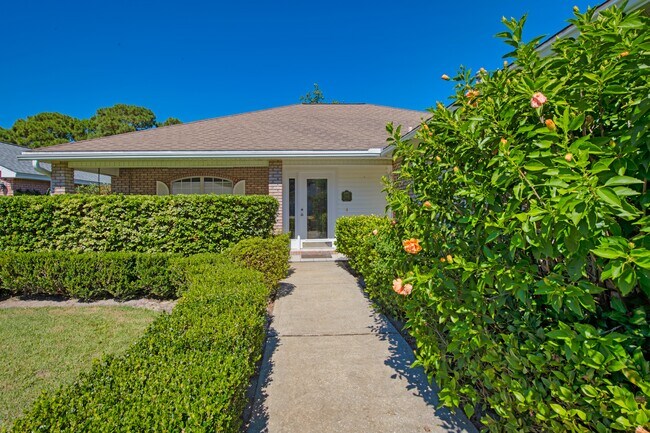 Building Photo - 243 Bay Tree Dr