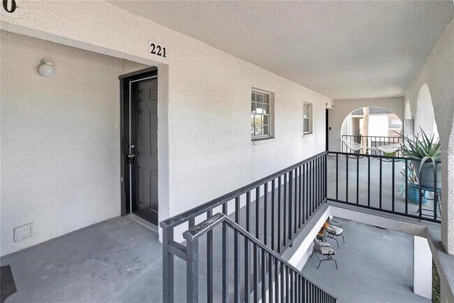 Foto del edificio - 709 Russell Ln