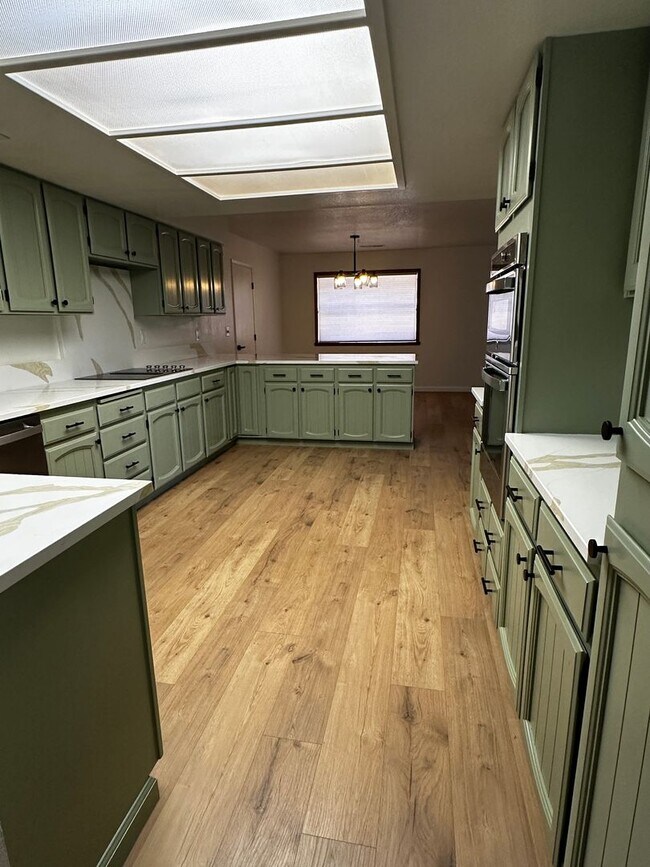 Foto del edificio - $300 Move in Special - Beautiful Vintage h...