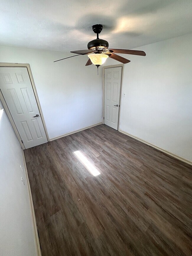 Foto del edificio - 43 Eleanor Ave