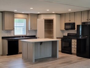 Building Photo - 9542 Seaway Dr