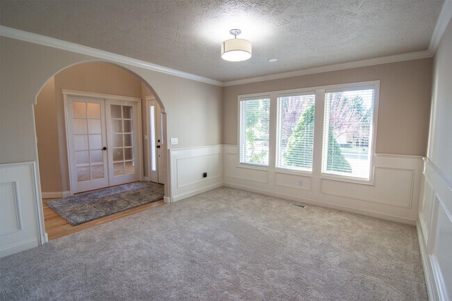 Building Photo - 1730 N Sevenoaks Way