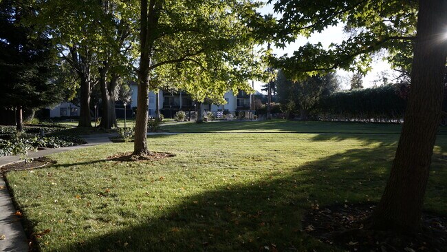 Building Photo - 1750 Halford Ave