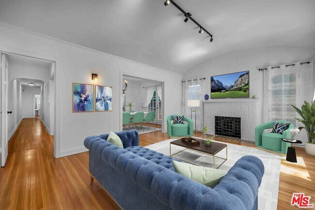 Foto del edificio - 223 N Almont Dr