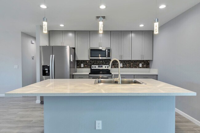 Building Photo - 6-Bedroom, 3-Bath Tempe Home with Private Pool Near ASU