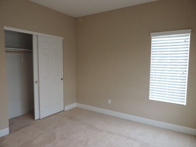 Foto del edificio - Beautiful 3 bedroom home, walking distance...