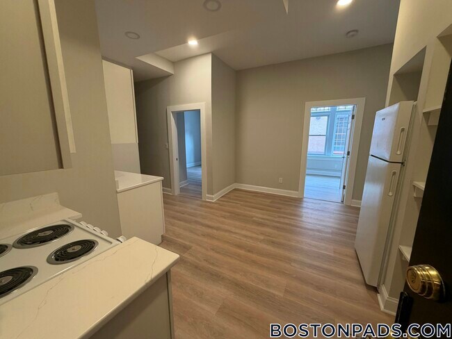 Building Photo - 38 Hemenway St