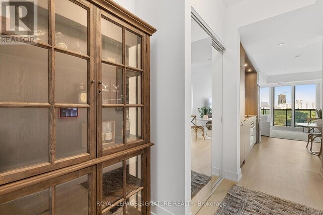 Photo du bâtiment - 819-830 Eglinton Ave E