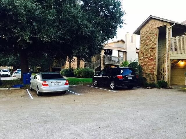 Building Photo - 506 E Denton Dr