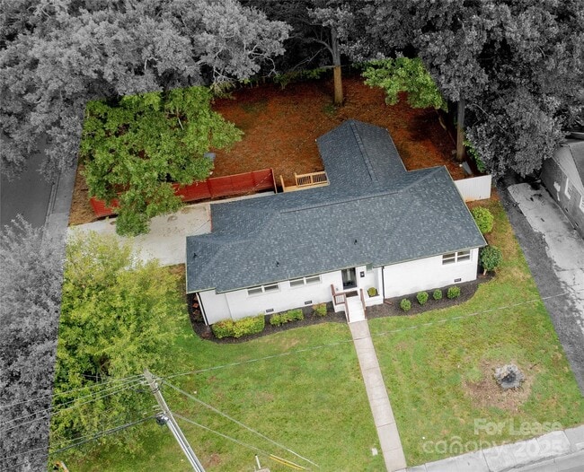 Foto del edificio - 3501 Eastway Dr