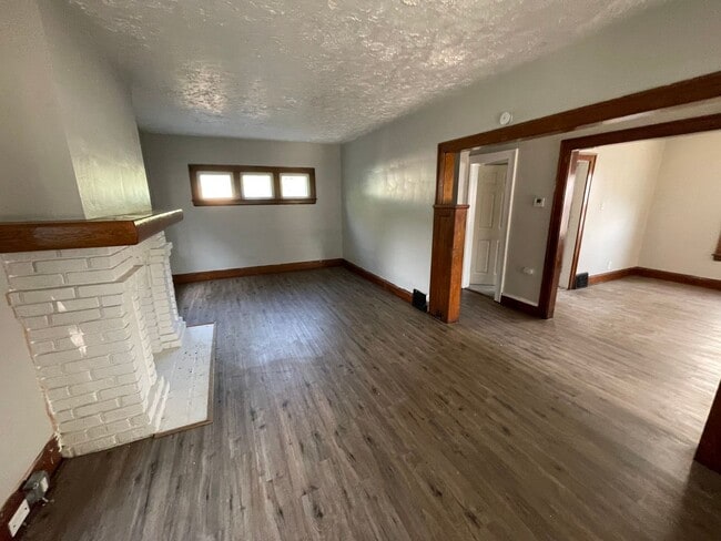 Building Photo - SECTION 8 and EDEN ACCEPTED!! Newly Renova...