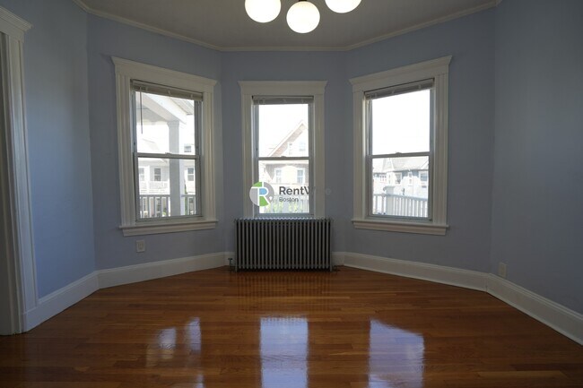 Building Photo - 129 Draper St