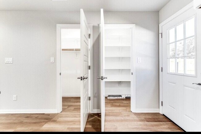 Foto del edificio - 933 River Rd