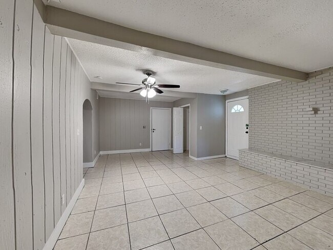 Foto del edificio - 2755 Ravenall Ave