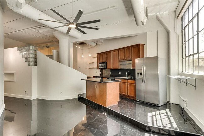 Foto del edificio - 2220 Canton St