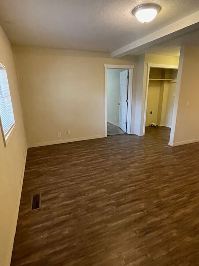 Foto del edificio - 940 N ROSS